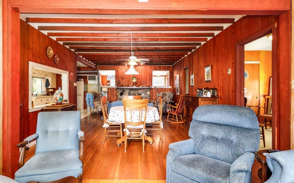 48-40422 Range Road 10, Gull Lake, AB - Indoor Photo Showing Living Room