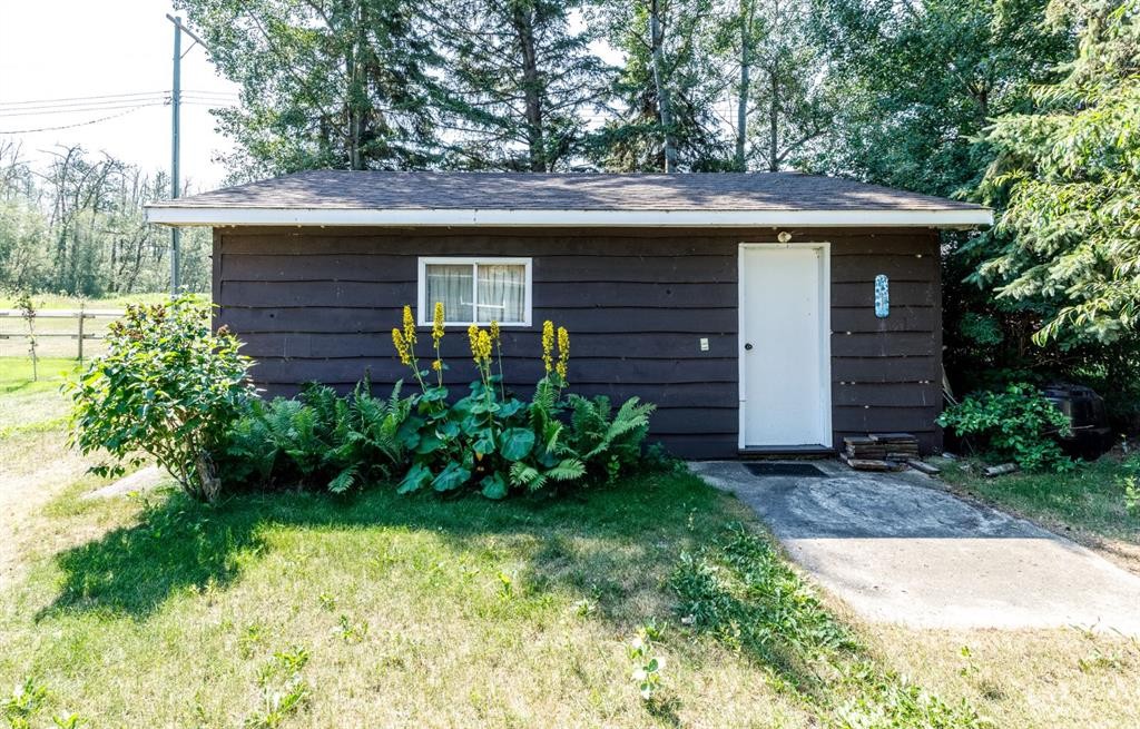 48-40422 Range Road 10, Gull Lake, AB - Outdoor