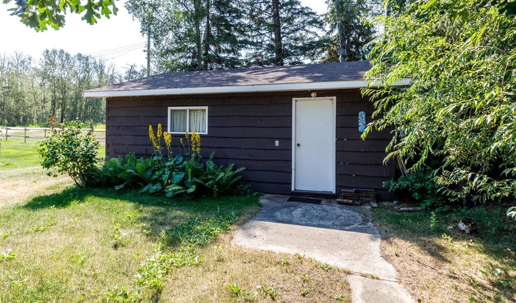 48-40422 Range Road 10, Gull Lake, AB - Outdoor