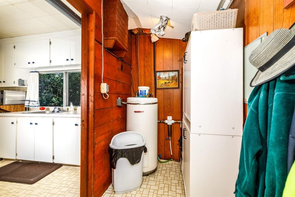 48-40422 Range Road 10, Gull Lake, AB - Indoor