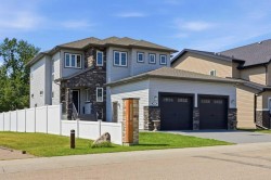 40 Vienna Close Red Deer, AB T4R 0P1