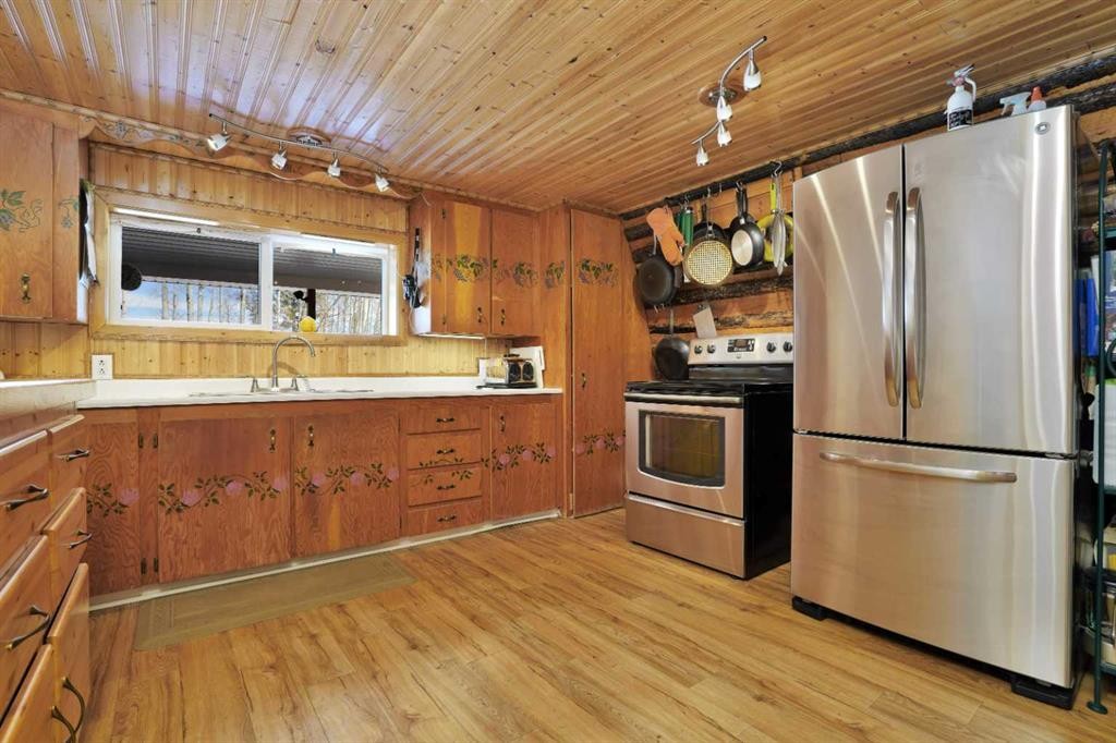 54051 Township Road 351A, Rural Clearwater County, AB - Indoor Photo Showing Kitchen