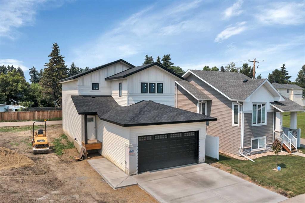 5416 55 Street, Lacombe, AB - Outdoor