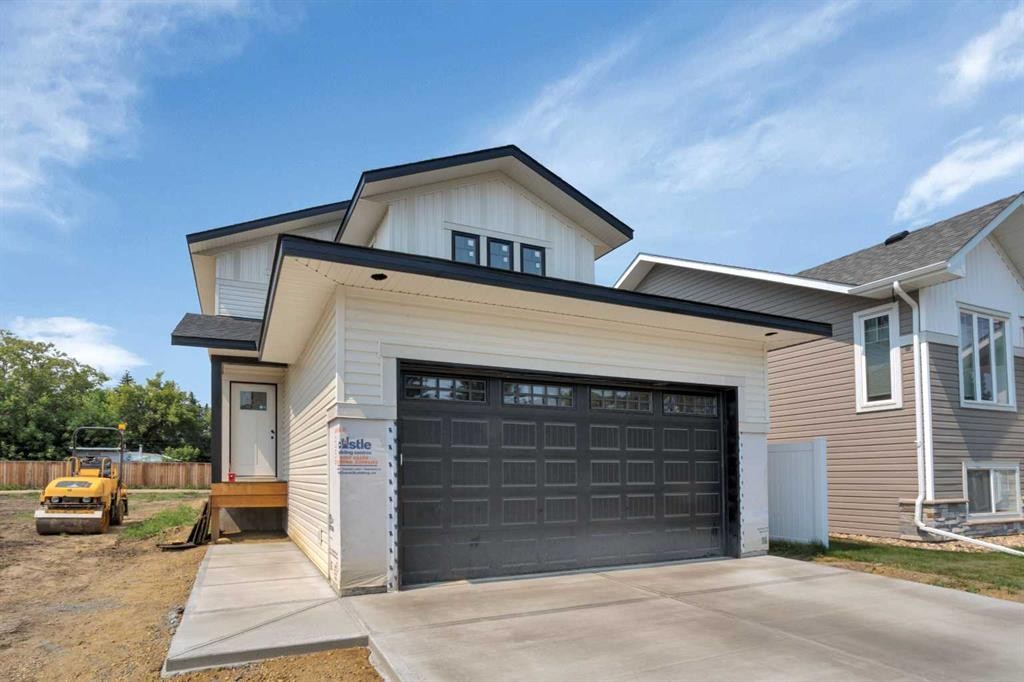 5416 55 Street, Lacombe, AB - Outdoor