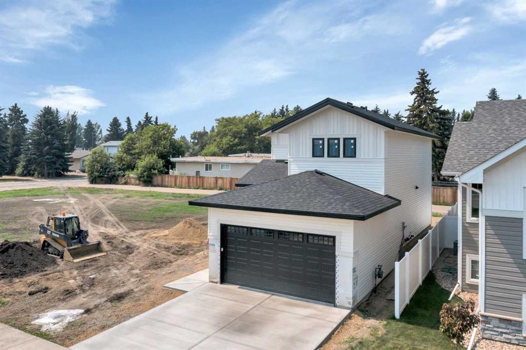 5416 55 Street, Lacombe, AB - Outdoor