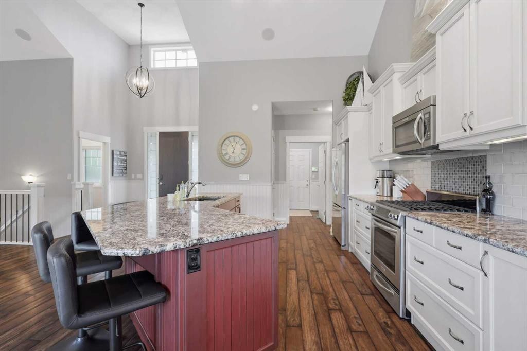 447 Summer Crescent, Rural Ponoka County, AB - Indoor Photo Showing Kitchen With Upgraded Kitchen