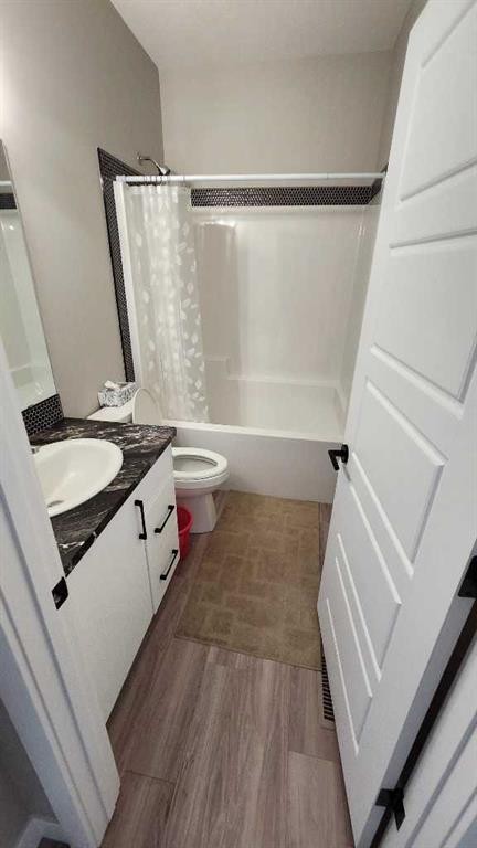 11 Ian Way, Sylvan Lake, AB - Indoor Photo Showing Bathroom
