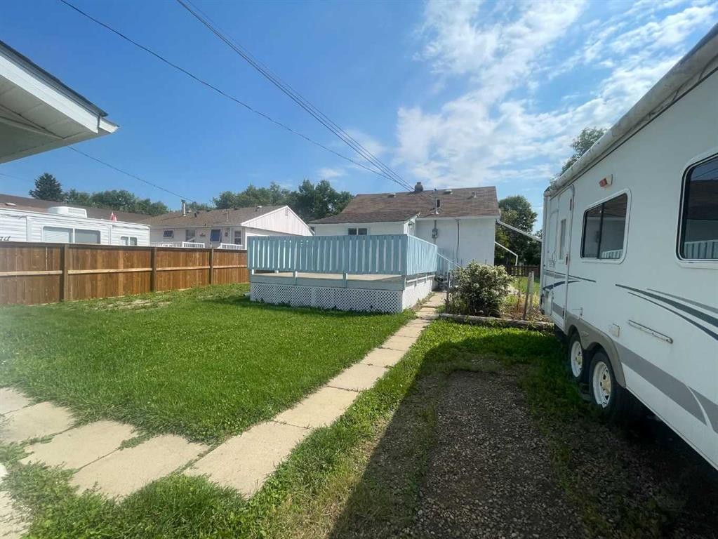 5306 50 Street, Camrose, AB - Outdoor