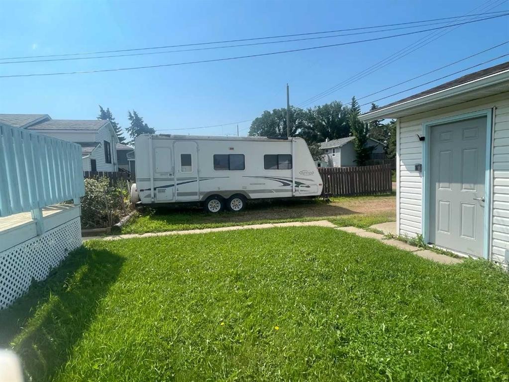 5306 50 Street, Camrose, AB - Outdoor
