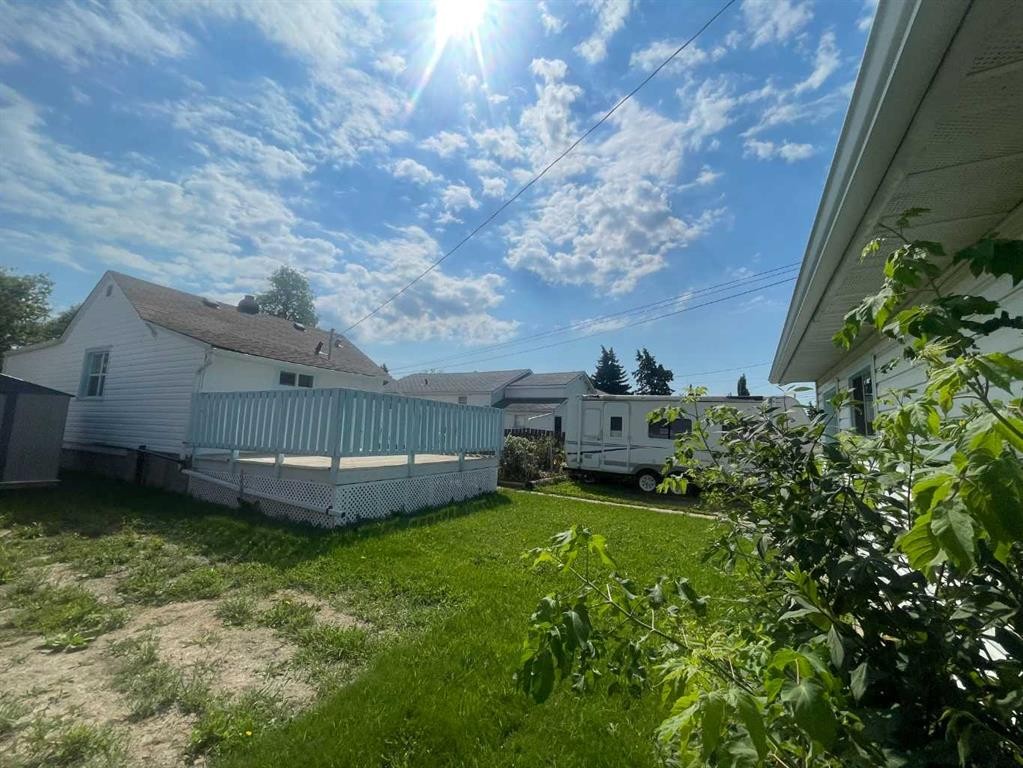 5306 50 Street, Camrose, AB - Outdoor