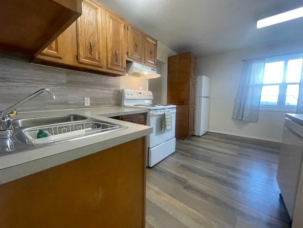 5306 50 Street, Camrose, AB - Indoor Photo Showing Kitchen With Double Sink