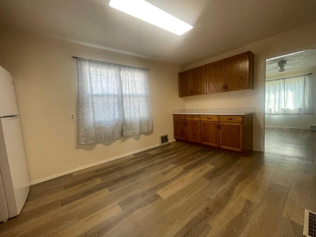 5306 50 Street, Camrose, AB - Indoor