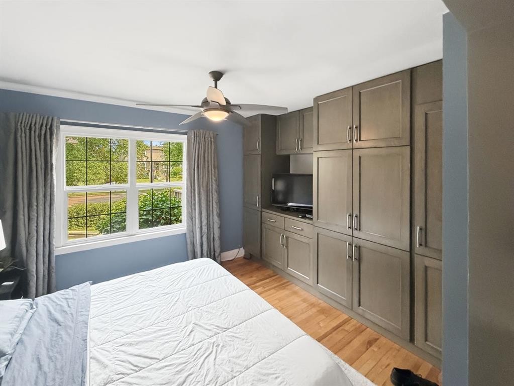 5708 45 Avenue, Red Deer, AB - Indoor Photo Showing Bedroom