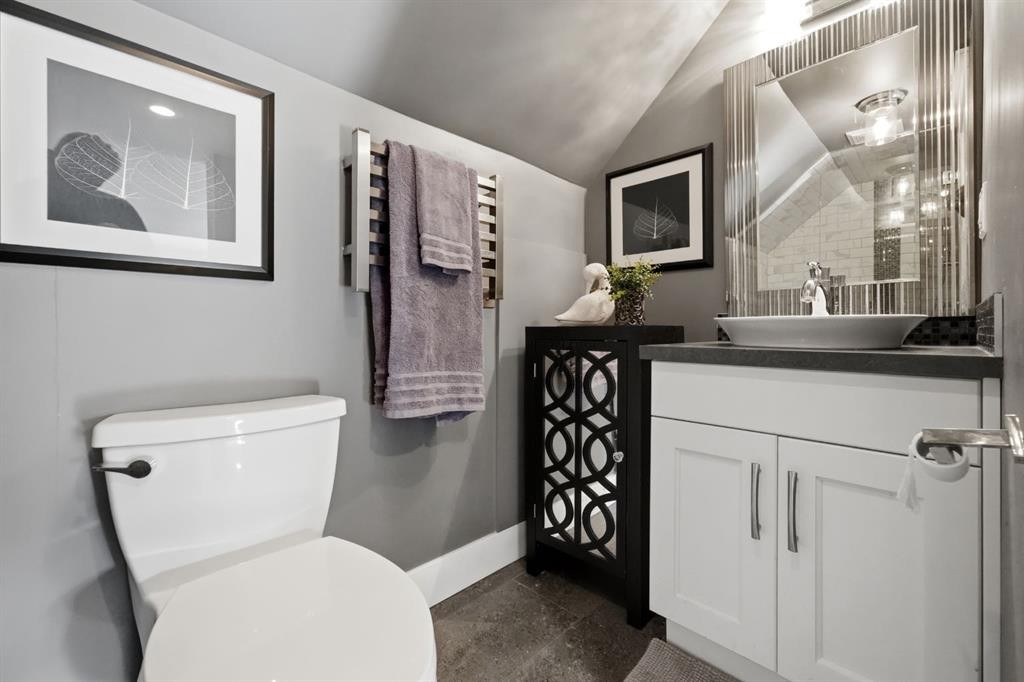 5708 45 Avenue, Red Deer, AB - Indoor Photo Showing Bathroom