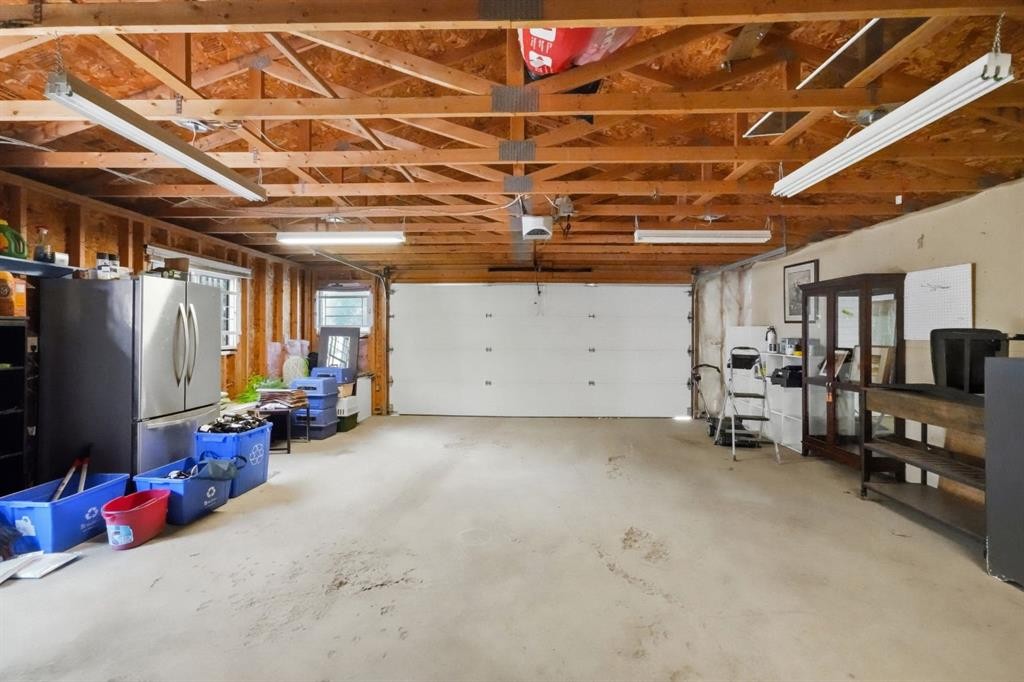 5708 45 Avenue, Red Deer, AB - Indoor Photo Showing Garage