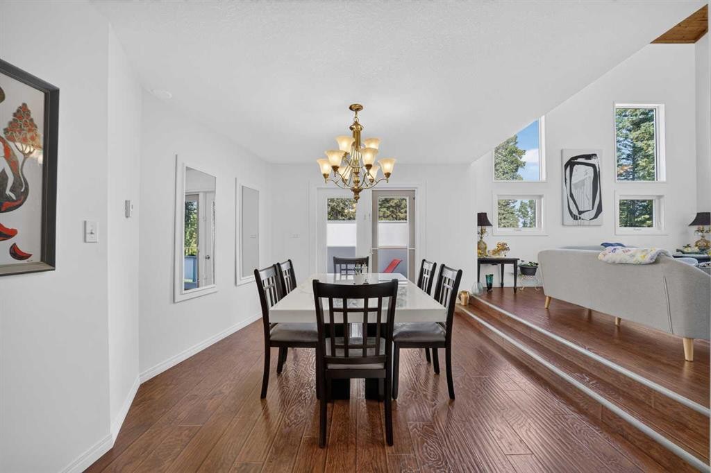 7-32579 Range Road 52, Rural Mountain View County, AB - Indoor Photo Showing Dining Room