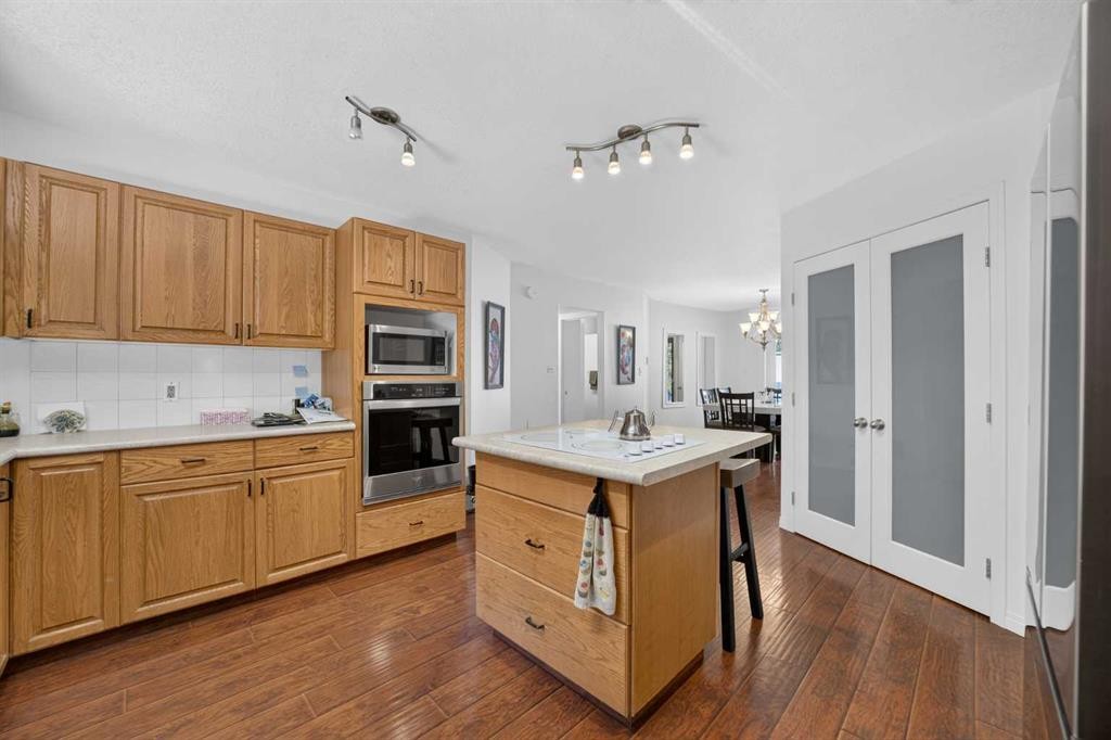 7-32579 Range Road 52, Rural Mountain View County, AB - Indoor Photo Showing Kitchen