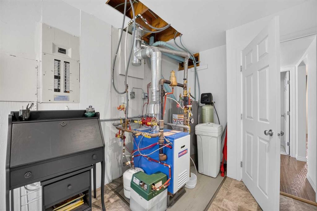 7-32579 Range Road 52, Rural Mountain View County, AB - Indoor