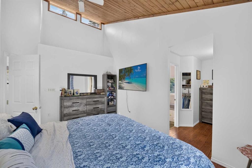 7-32579 Range Road 52, Rural Mountain View County, AB - Indoor Photo Showing Bedroom