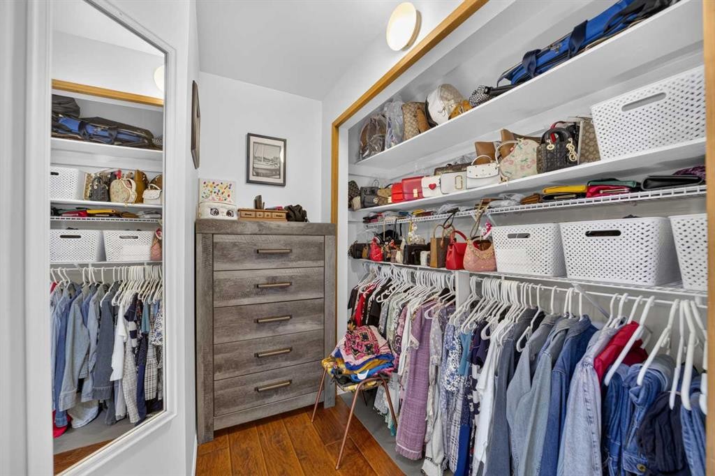 7-32579 Range Road 52, Rural Mountain View County, AB - Indoor With Storage
