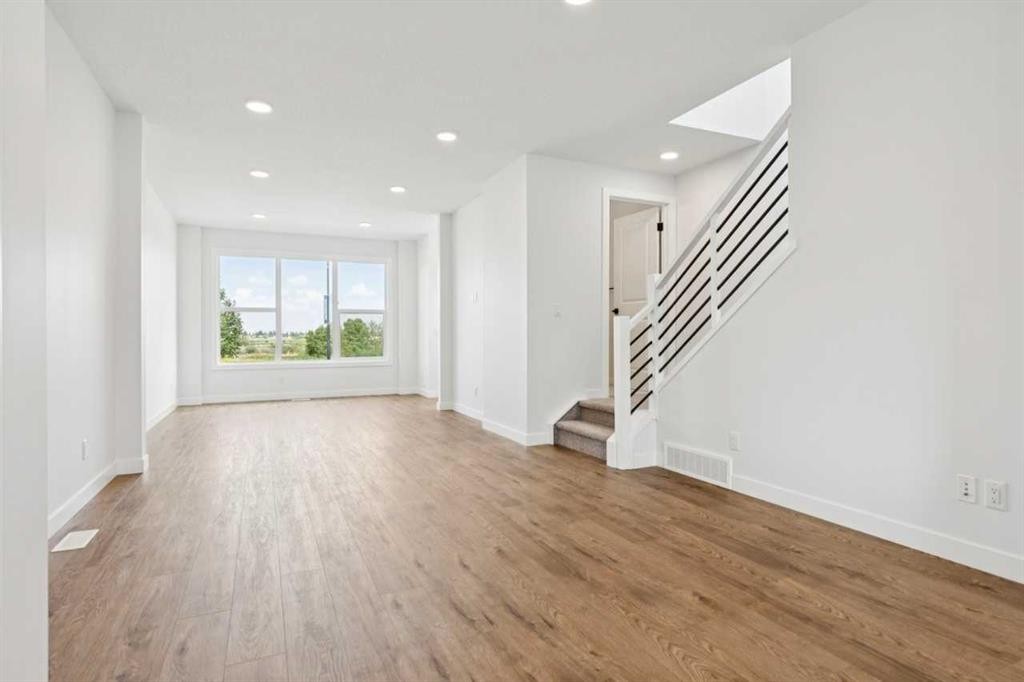 49 Silverton Glen Way Sw, Calgary, AB - Indoor Photo Showing Other Room