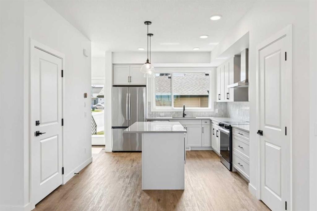 49 Silverton Glen Way Sw, Calgary, AB - Indoor Photo Showing Kitchen With Upgraded Kitchen