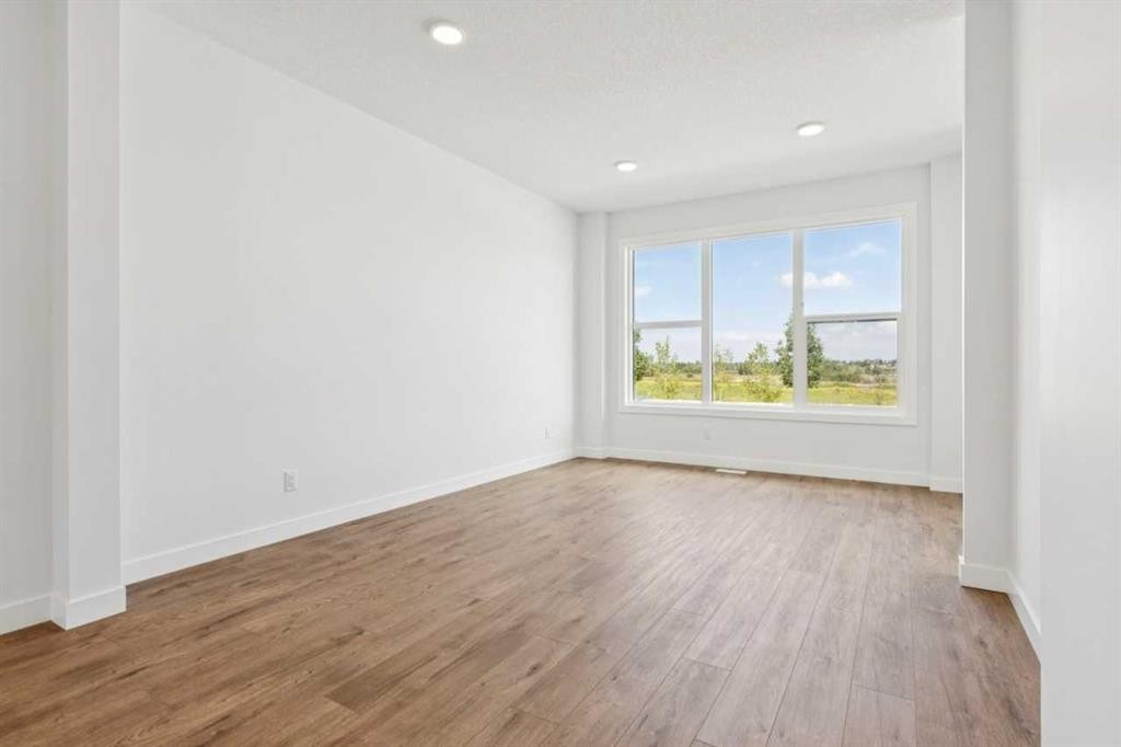 49 Silverton Glen Way Sw, Calgary, AB - Indoor Photo Showing Other Room