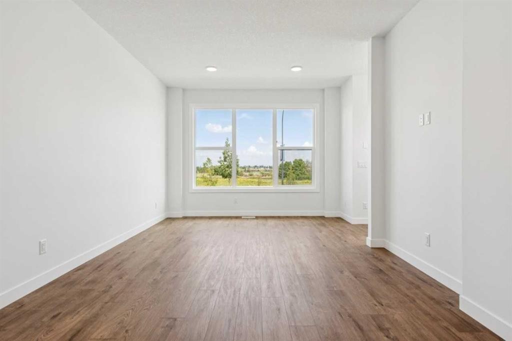 49 Silverton Glen Way Sw, Calgary, AB - Indoor Photo Showing Other Room