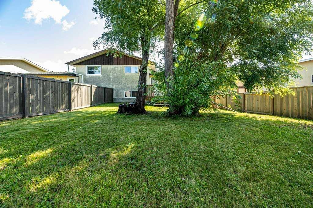 14 Eagle Road, Lacombe, AB - Outdoor