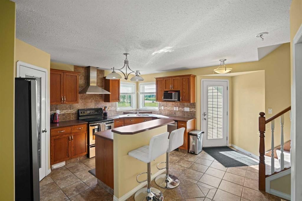 2502 Valleyview Drive, Camrose, AB - Indoor Photo Showing Kitchen