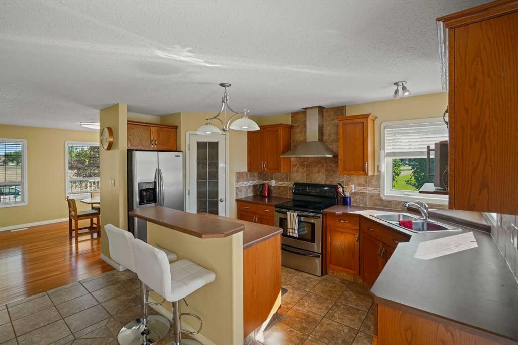 2502 Valleyview Drive, Camrose, AB - Indoor Photo Showing Kitchen With Double Sink