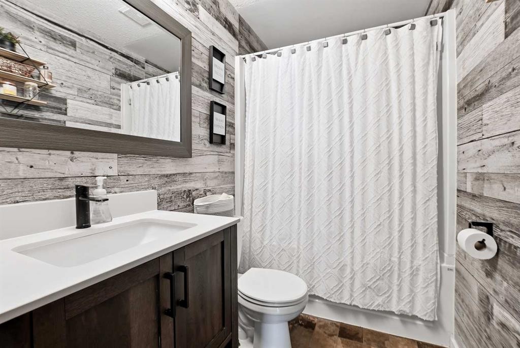 4803 47 Street, Rocky Mountain House, AB - Indoor Photo Showing Bathroom
