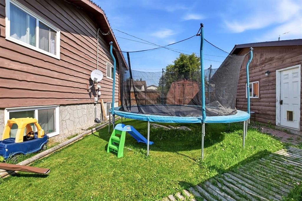 4803 47 Street, Rocky Mountain House, AB - Outdoor
