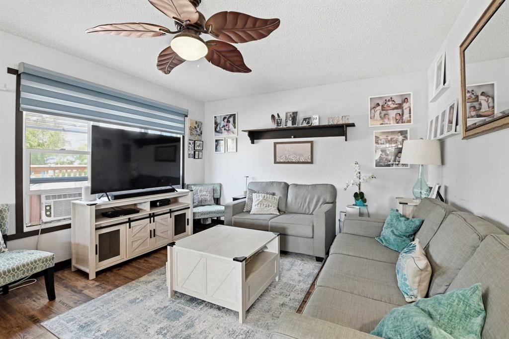 4803 47 Street, Rocky Mountain House, AB - Indoor Photo Showing Living Room