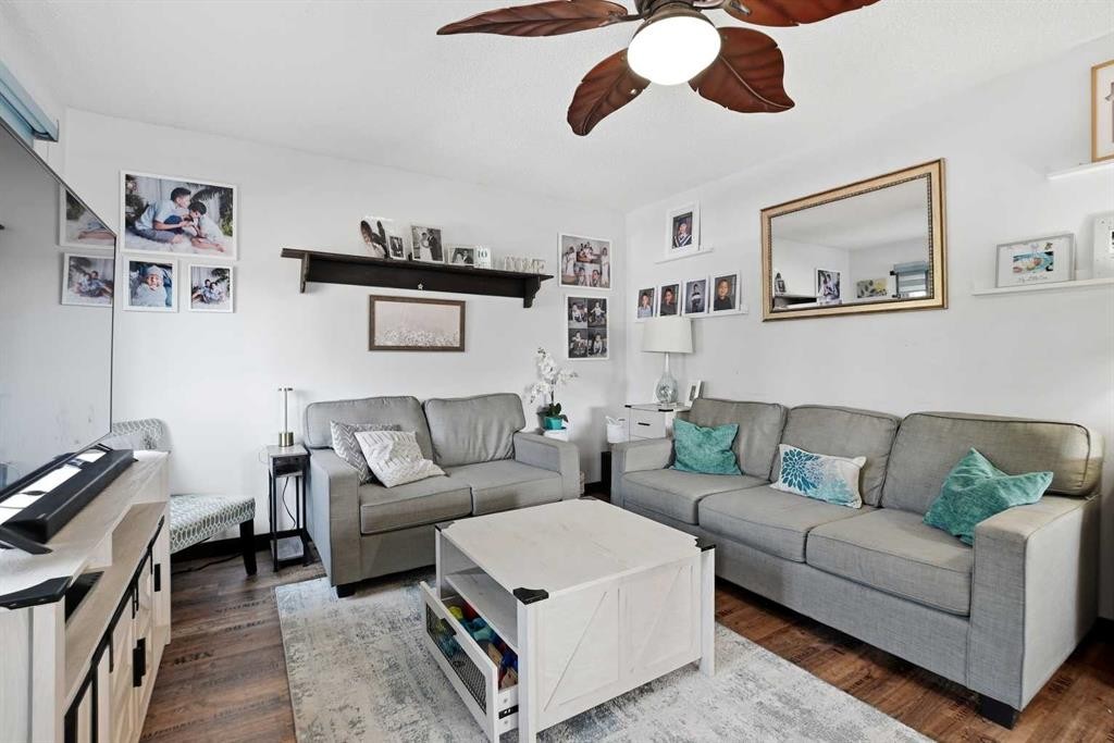 4803 47 Street, Rocky Mountain House, AB - Indoor Photo Showing Living Room
