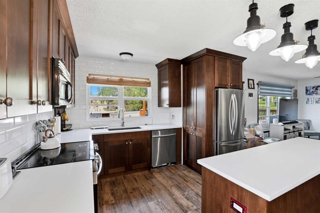 4803 47 Street, Rocky Mountain House, AB - Indoor Photo Showing Kitchen