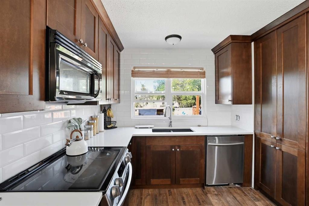 4803 47 Street, Rocky Mountain House, AB - Indoor Photo Showing Kitchen