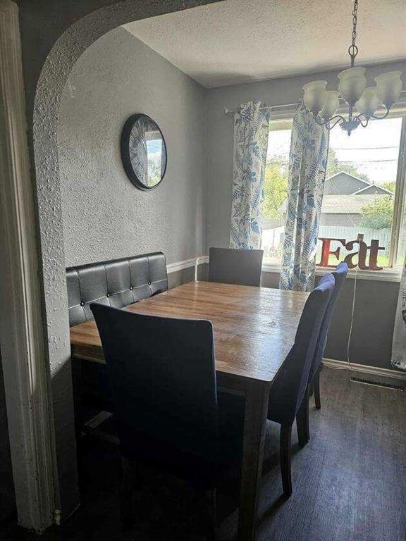 4817 40 Street, Lloydminster, SK - Indoor Photo Showing Dining Room