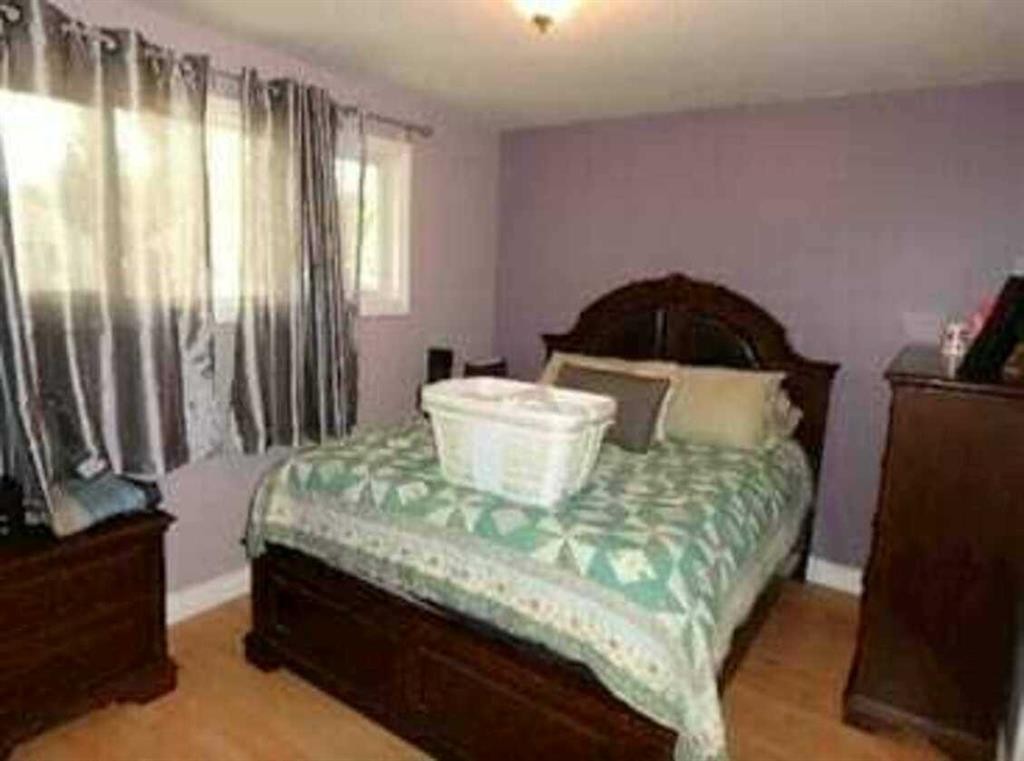 4817 40 Street, Lloydminster, SK - Indoor Photo Showing Bedroom