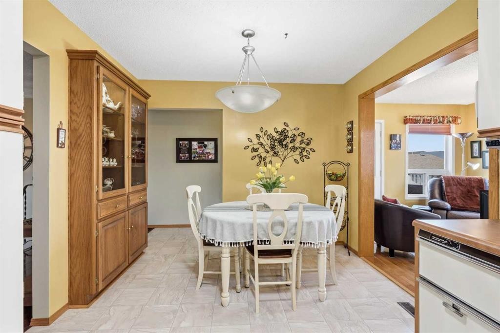 5616 45Th Street, Innisfail, AB - Indoor Photo Showing Dining Room
