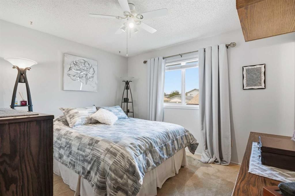 5616 45Th Street, Innisfail, AB - Indoor Photo Showing Bedroom