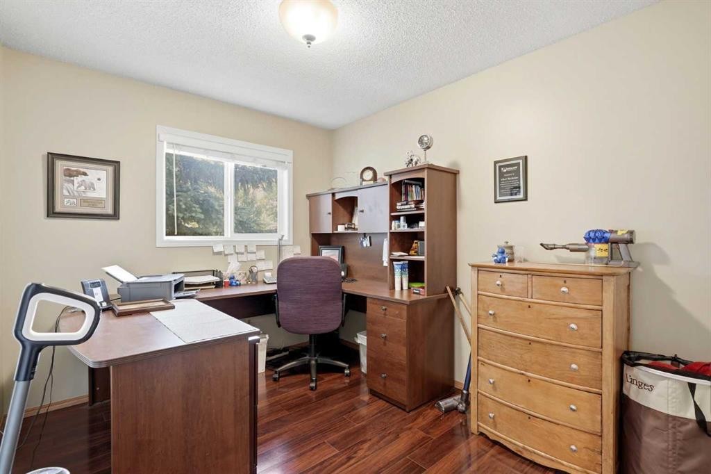 5616 45Th Street, Innisfail, AB - Indoor Photo Showing Office