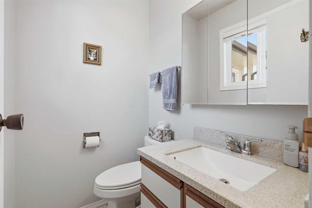 5616 45Th Street, Innisfail, AB - Indoor Photo Showing Bathroom