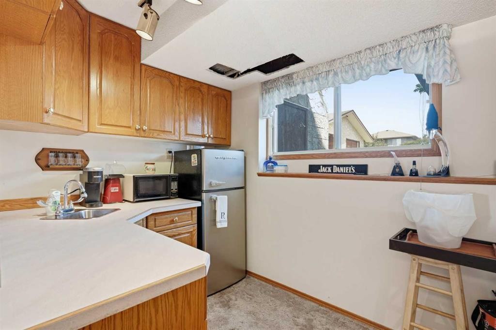 5616 45Th Street, Innisfail, AB - Indoor Photo Showing Kitchen With Double Sink