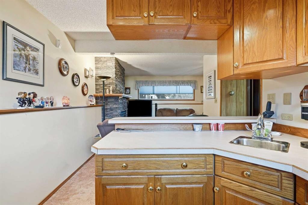 5616 45Th Street, Innisfail, AB - Indoor Photo Showing Kitchen