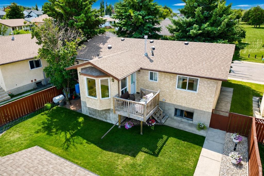 5616 45Th Street, Innisfail, AB - Outdoor With Deck Patio Veranda