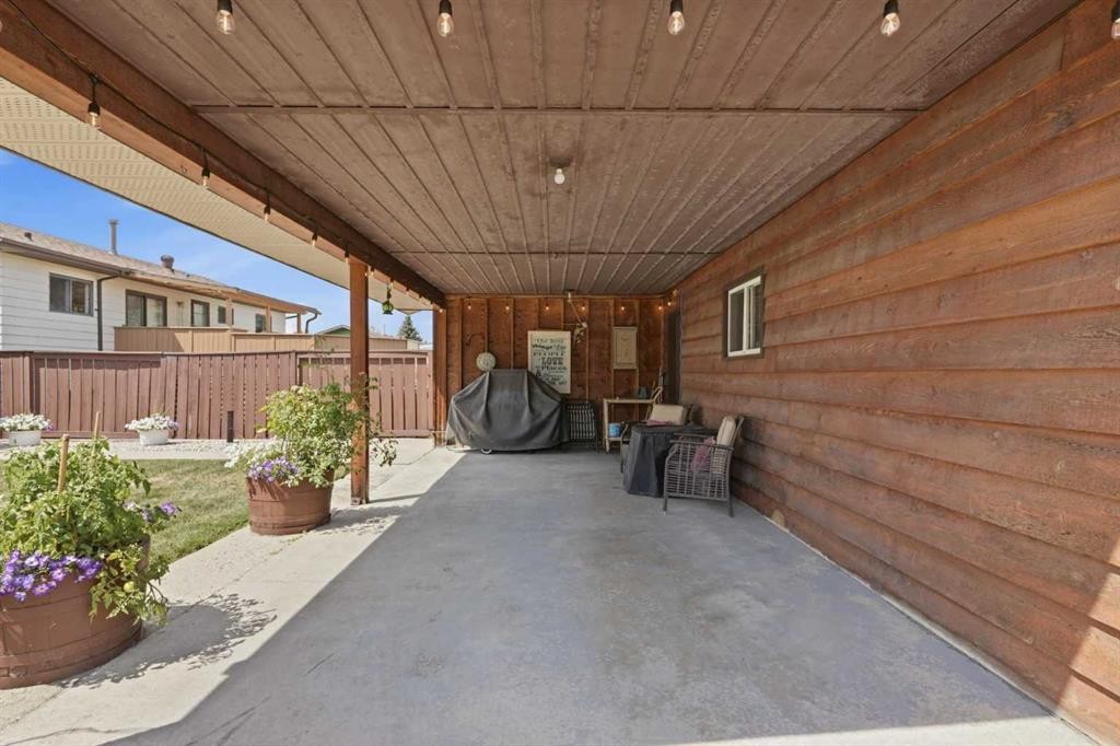 5616 45Th Street, Innisfail, AB - Outdoor With Deck Patio Veranda With Exterior