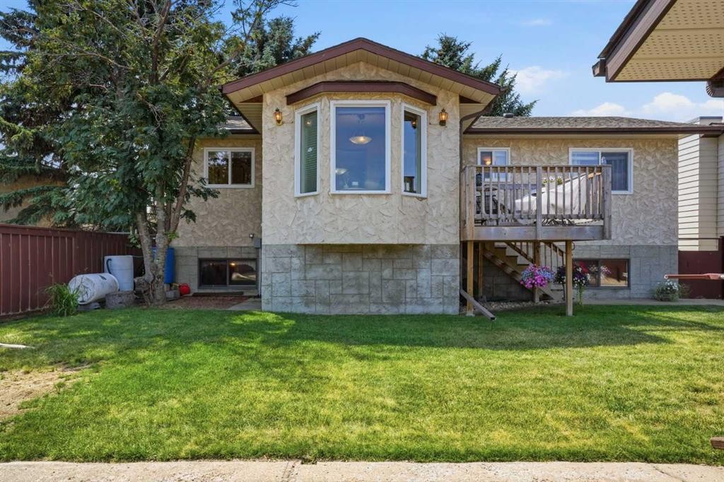 5616 45Th Street, Innisfail, AB - Outdoor With Deck Patio Veranda