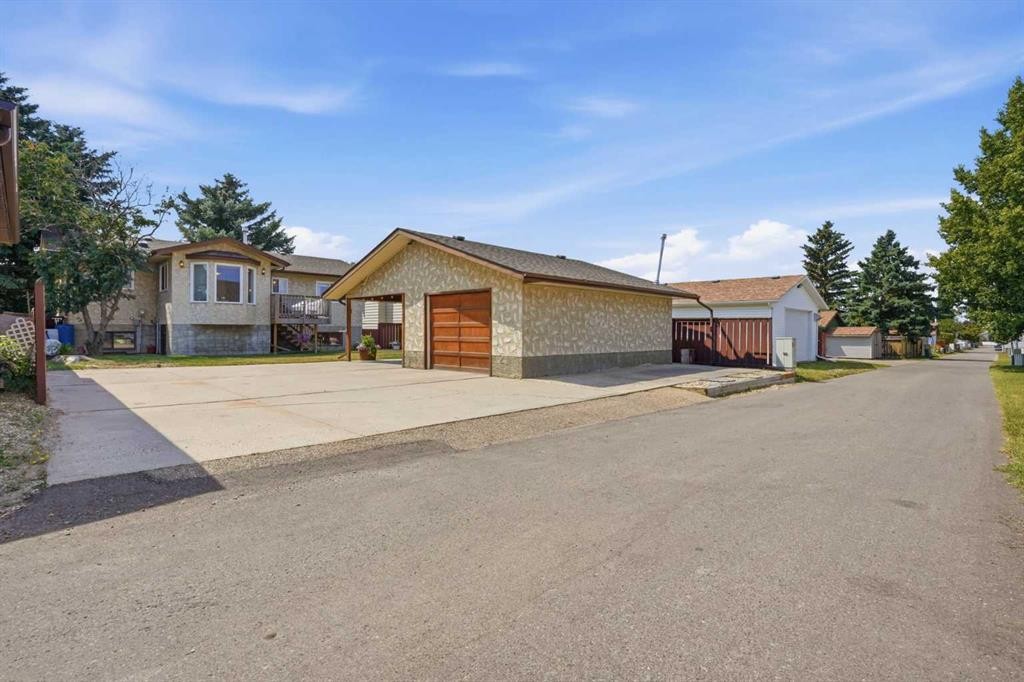 5616 45Th Street, Innisfail, AB - Outdoor