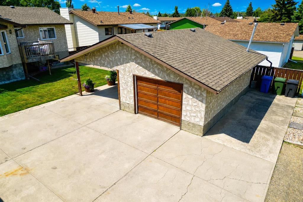 5616 45Th Street, Innisfail, AB - Outdoor With Exterior